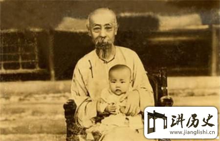 <rb>大</rb><rt>dà</rt><rb>清</rb><rt>qīng</rt><rb>首</rb><rt>shǒu</rt><rb>富</rb><rt>fù</rt><rb>庆</rb><rt>qìng</rt><rb>亲</rb><rt>qīn</rt><rb>王</rb><rt>wáng</rt><rb>奕</rb><rt>yì</rt><rb>劻</rb><rt>kuāng</rt>:<rb>如</rb><rt>rú</rt><rb>何</rb><rt>hé</rt><rb>高</rb><rt>gāo</rt><rb>调</rb><rt>diào</rt><rb>腐</rb><rt>fǔ</rt><rb>败</rb><rt>bài</rt><rb>求</rb><rt>qiú</rt><rb>自</rb><rt>zì</rt><rb>保</rb><rt>bǎo</rt>