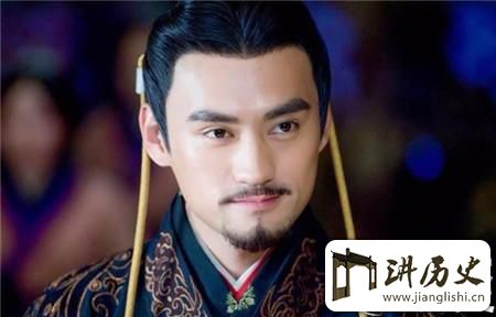<rb>草</rb><rt>cǎo</rt><rb>根</rb><rt>gēn</rt><rb>皇</rb><rt>huáng</rt><rb>帝</rb><rt>dì</rt><rb>被</rb><rt>bèi</rt><rb>埋</rb><rt>mái</rt><rb>在</rb><rt>zài</rt><rb>黄</rb><rt>huáng</rt><rb>河</rb><rt>hé</rt><rb>底</rb><rt>dǐ</rt><rb>下</rb><rt>xià</rt><rb>只</rb><rt>zhī</rt><rb>因</rb><rt>yīn</rt><rb>儿</rb><rt>ér</rt><rb>子</rb><rt>zǐ</rt><rb>太</rb><rt>tài</rt><rb>叛</rb><rt>pàn</rt><rb>逆</rb><rt>nì</rt>!