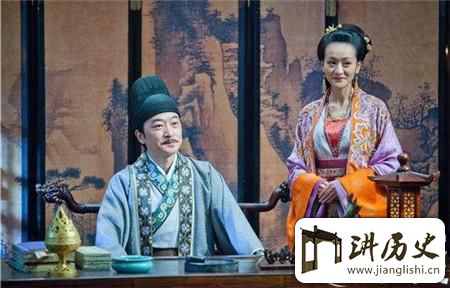 <rb>宋</rb><rt>sòng</rt><rb>太</rb><rt>tài</rt><rb>祖</rb><rt>zǔ</rt><rb>赵</rb><rt>zhào</rt><rb>匡</rb><rt>kuāng</rt><rb>胤</rb><rt>yìn</rt><rb>猝</rb><rt>cù</rt><rb>死</rb><rt>sǐ</rt><rb>的</rb><rt>de</rt><rb>疑</rb><rt>yí</rt><rb>点</rb><rt>diǎn</rt><rb>原</rb><rt>yuán</rt><rb>来</rb><rt>lái</rt><rb>早</rb><rt>zǎo</rt><rb>有</rb><rt>yǒu</rt><rb>暗</rb><rt>àn</rt><rb>示</rb><rt>shì</rt>