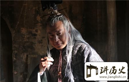 <rb>赵</rb><rt>zhào</rt><rb>高</rb><rt>gāo</rt><rb>为</rb><rt>wéi</rt><rb>何</rb><rt>hé</rt><rb>能</rb><rt>néng</rt><rb>翻</rb><rt>fān</rt><rb>手</rb><rt>shǒu</rt><rb>覆</rb><rt>fù</rt><rb>云</rb><rt>yún</rt>?<rb>秦</rb><rt>qín</rt><rb>始</rb><rt>shǐ</rt><rb>皇</rb><rt>huáng</rt><rb>一</rb><rt>yī</rt><rb>项</rb><rt>xiàng</rt><rb>政</rb><rt>zhèng</rt><rb>策</rb><rt>cè</rt><rb>埋</rb><rt>mái</rt><rb>下</rb><rt>xià</rt><rb>祸</rb><rt>huò</rt><rb>根</rb><rt>gēn</rt>