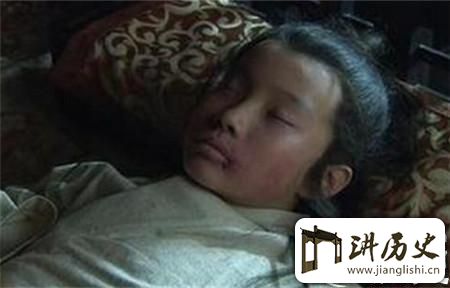 <rb>三</rb><rt>sān</rt><rb>国</rb><rt>guó</rt><rb>时</rb><rt>shí</rt><rb>的</rb><rt>de</rt><rb>聪</rb><rt>cōng</rt><rb>明</rb><rt>míng</rt><rb>小</rb><rt>xiǎo</rt><rb>孩</rb><rt>hái</rt><rb>儿</rb><rt>ér</rt><rb>有</rb><rt>yǒu</rt><rb>很</rb><rt>hěn</rt><rb>多</rb><rt>duō</rt><rb>曹</rb><rt>cáo</rt><rb>冲</rb><rt>chōng</rt><rb>并</rb><rt>bìng</rt><rb>不</rb><rt>bú</rt><rb>是</rb><rt>shì</rt><rb>最</rb><rt>zuì</rt><rb>厉</rb><rt>lì</rt><rb>害</rb><rt>hài</rt><rb>的</rb><rt>de</rt>