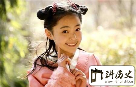 <rb>三</rb><rt>sān</rt><rb>国</rb><rt>guó</rt><rb>时</rb><rt>shí</rt><rb>的</rb><rt>de</rt><rb>聪</rb><rt>cōng</rt><rb>明</rb><rt>míng</rt><rb>小</rb><rt>xiǎo</rt><rb>孩</rb><rt>hái</rt><rb>儿</rb><rt>ér</rt><rb>有</rb><rt>yǒu</rt><rb>很</rb><rt>hěn</rt><rb>多</rb><rt>duō</rt><rb>曹</rb><rt>cáo</rt><rb>冲</rb><rt>chōng</rt><rb>并</rb><rt>bìng</rt><rb>不</rb><rt>bú</rt><rb>是</rb><rt>shì</rt><rb>最</rb><rt>zuì</rt><rb>厉</rb><rt>lì</rt><rb>害</rb><rt>hài</rt><rb>的</rb><rt>de</rt>