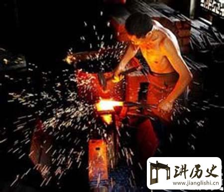 <rb>古</rb><rt>gǔ</rt><rb>人</rb><rt>rén</rt><rb>是</rb><rt>shì</rt><rb>如</rb><rt>rú</rt><rb>何</rb><rt>hé</rt><rb>打</rb><rt>dǎ</rt><rb>造</rb><rt>zào</rt><rb>一</rb><rt>yī</rt><rb>把</rb><rt>bǎ</rt><rb>上</rb><rt>shàng</rt><rb>好</rb><rt>hǎo</rt><rb>宝</rb><rt>bǎo</rt><rb>剑</rb><rt>jiàn</rt><rb>的</rb><rt>de</rt>?<rb>铸</rb><rt>zhù</rt><rb>剑</rb><rt>jiàn</rt><rb>技</rb><rt>jì</rt><rb>术</rb><rt>shù</rt><rb>真</rb><rt>zhēn</rt><rb>牛</rb><rt>niú</rt>!