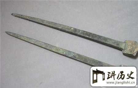 <rb>古</rb><rt>gǔ</rt><rb>代</rb><rt>dài</rt><rb>墓</rb><rt>mù</rt><rb>葬</rb><rt>zàng</rt><rb>中</rb><rt>zhōng</rt><rb>出</rb><rt>chū</rt><rb>土</rb><rt>tǔ</rt><rb>的</rb><rt>de</rt><rb>这</rb><rt>zhè</rt><rb>几</rb><rt>jǐ</rt><rb>件</rb><rt>jiàn</rt><rb>东</rb><rt>dōng</rt><rb>西</rb><rt>xī</rt><rb>白</rb><rt>bái</rt><rb>给</rb><rt>gěi</rt><rb>你</rb><rt>nǐ</rt><rb>也</rb><rt>yě</rt><rb>不</rb><rt>bú</rt><rb>能</rb><rt>néng</rt><rb>要</rb><rt>yào</rt>!