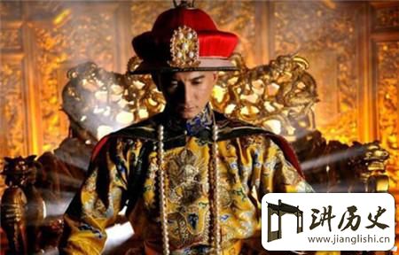 <rb>身</rb><rt>shēn</rt><rb>上</rb><rt>shàng</rt><rb>谜</rb><rt>mí</rt><rb>团</rb><rt>tuán</rt><rb>最</rb><rt>zuì</rt><rb>多</rb><rt>duō</rt><rb>的</rb><rt>de</rt><rb>父</rb><rt>fù</rt><rb>子</rb><rt>zǐ</rt><rb>皇</rb><rt>huáng</rt><rb>帝</rb><rt>dì</rt><rb>父</rb><rt>fù</rt><rb>亲</rb><rt>qīn</rt><rb>皇</rb><rt>huáng</rt><rb>位</rb><rt>wèi</rt><rb>竟</rb><rt>jìng</rt><rb>来</rb><rt>lái</rt><rb>历</rb><rt>lì</rt><rb>不</rb><rt>bú</rt><rb>明</rb><rt>míng</rt>