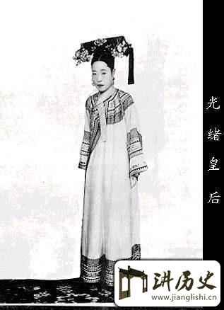 <rb>颐</rb><rt>yí</rt><rb>和</rb><rt>hé</rt><rb>园</rb><rt>yuán</rt><rb>的</rb><rt>de</rt><rb>这</rb><rt>zhè</rt><rb>座</rb><rt>zuò</rt><rb>宫</rb><rt>gōng</rt><rb>殿</rb><rt>diàn</rt>,<rb>住</rb><rt>zhù</rt><rb>过</rb><rt>guò</rt><rb>清</rb><rt>qīng</rt><rb>史</rb><rt>shǐ</rt><rb>上</rb><rt>shàng</rt><rb>最</rb><rt>zuì</rt><rb>丑</rb><rt>chǒu</rt><rb>皇</rb><rt>huáng</rt><rb>后</rb><rt>hòu</rt>,<rb>也</rb><rt>yě</rt><rb>体</rb><rt>tǐ</rt><rb>现</rb><rt>xiàn</rt><rb>着</rb><rt>zhe</rt><rb>古</rb><rt>gǔ</rt><rb>人</rb><rt>rén</rt><rb>的</rb><rt>de</rt><rb>藏</rb><rt>cáng</rt><rb>书</rb><rt>shū</rt><rb>文</rb><rt>wén</rt><rb>化</rb><rt>huà</rt>