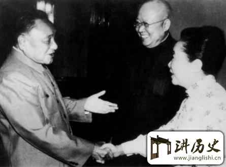 <rb>他</rb><rt>tā</rt><rb>是</rb><rt>shì</rt><rb>袁</rb><rt>yuán</rt><rb>世</rb><rt>shì</rt><rb>凯</rb><rt>kǎi</rt><rb>后</rb><rt>hòu</rt><rb>人</rb><rt>rén</rt><rb>中</rb><rt>zhōng</rt><rb>成</rb><rt>chéng</rt><rb>就</rb><rt>jiù</rt><rb>最</rb><rt>zuì</rt><rb>高</rb><rt>gāo</rt><rb>的</rb><rt>de</rt><rb>一</rb><rt>yī</rt><rb>个</rb><rt>gè</rt>,<rb>童</rb><rt>tóng</rt><rb>年</rb><rt>nián</rt><rb>沉</rb><rt>chén</rt><rb>默</rb><rt>mò</rt><rb>寡</rb><rt>guǎ</rt><rb>言</rb><rt>yán</rt>,<rb>后</rb><rt>hòu</rt><rb>成</rb><rt>chéng</rt><rb>为</rb><rt>wéi</rt><rb>物</rb><rt>wù</rt><rb>理</rb><rt>lǐ</rt><rb>学</rb><rt>xué</rt><rb>家</rb><rt>jiā</rt>