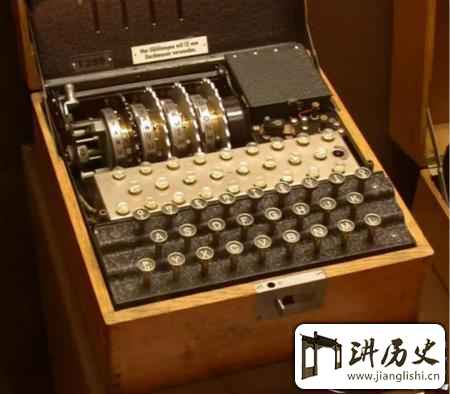 <rb>沙</rb><rt>shā</rt><rb>漠</rb><rt>mò</rt><rb>之</rb><rt>zhī</rt><rb>狐</rb><rt>hú</rt><rb>隆</rb><rt>lóng</rt><rb>美</rb><rt>měi</rt><rb>尔</rb><rt>ěr</rt><rb>败</rb><rt>bài</rt><rb>因</rb><rt>yīn</rt><rb>揭</rb><rt>jiē</rt><rb>秘</rb><rt>mì</rt>:<rb>与</rb><rt>yǔ</rt><rb>希</rb><rt>xī</rt><rb>特</rb><rt>tè</rt><rb>勒</rb><rt>lè</rt><rb>密</rb><rt>mì</rt><rb>电</rb><rt>diàn</rt><rb>悉</rb><rt>xī</rt><rb>数</rb><rt>shù</rt><rb>被</rb><rt>bèi</rt><rb>截</rb><rt>jié</rt>