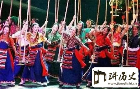 <rb>历</rb><rt>lì</rt><rb>史</rb><rt>shǐ</rt><rb>上</rb><rt>shàng</rt><rb>真</rb><rt>zhēn</rt><rb>实</rb><rt>shí</rt><rb>的</rb><rt>de</rt><rb>女</rb><rt>nǚ</rt><rb>儿</rb><rt>ér</rt><rb>国</rb><rt>guó</rt><rb>一</rb><rt>yī</rt><rb>女</rb><rt>nǚ</rt><rb>侍</rb><rt>shì</rt><rb>多</rb><rt>duō</rt><rb>夫</rb><rt>fū</rt><rb>夜</rb><rt>yè</rt><rb>夜</rb><rt>yè</rt><rb>换</rb><rt>huàn</rt><rb>男</rb><rt>nán</rt><rb>人</rb><rt>rén</rt>