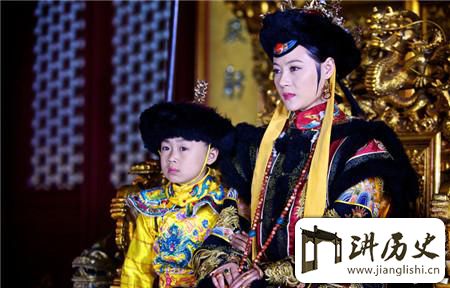 <rb>隆</rb><rt>lóng</rt><rb>裕</rb><rt>yù</rt><rb>太</rb><rt>tài</rt><rb>后</rb><rt>hòu</rt><rb>死</rb><rt>sǐ</rt><rb>后</rb><rt>hòu</rt><rb>为</rb><rt>wéi</rt><rb>什</rb><rt>shí</rt><rb>么</rb><rt>me</rt><rb>中</rb><rt>zhōng</rt><rb>国</rb><rt>guó</rt><rb>及</rb><rt>jí</rt><rb>列</rb><rt>liè</rt><rb>强</rb><rt>qiáng</rt><rb>为</rb><rt>wéi</rt><rb>她</rb><rt>tā</rt><rb>降</rb><rt>jiàng</rt><rb>半</rb><rt>bàn</rt><rb>旗</rb><rt>qí</rt>?