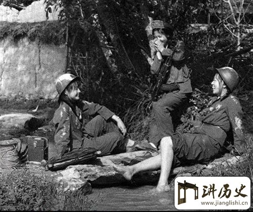 <rb>中</rb><rt>zhōng</rt><rb>越</rb><rt>yuè</rt><rb>战</rb><rt>zhàn</rt><rb>争</rb><rt>zhēng</rt><rb>我</rb><rt>wǒ</rt><rb>解</rb><rt>jiě</rt><rb>放</rb><rt>fàng</rt><rb>军</rb><rt>jun1</rt><rb>为</rb><rt>wéi</rt><rb>何</rb><rt>hé</rt><rb>裸</rb><rt>luǒ</rt><rb>体</rb><rt>tǐ</rt><rb>作</rb><rt>zuò</rt><rb>战</rb><rt>zhàn</rt>?<rb>猫</rb><rt>māo</rt><rb>耳</rb><rt>ěr</rt><rb>洞</rb><rt>dòng</rt><rb>的</rb><rt>de</rt><rb>秘</rb><rt>mì</rt><rb>闻</rb><rt>wén</rt>