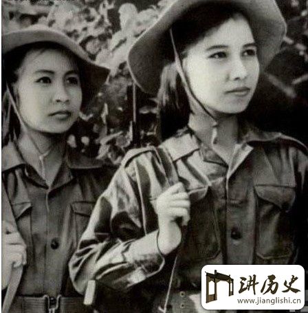 <rb>中</rb><rt>zhōng</rt><rb>越</rb><rt>yuè</rt><rb>战</rb><rt>zhàn</rt><rb>争</rb><rt>zhēng</rt><rb>我</rb><rt>wǒ</rt><rb>解</rb><rt>jiě</rt><rb>放</rb><rt>fàng</rt><rb>军</rb><rt>jun1</rt><rb>为</rb><rt>wéi</rt><rb>何</rb><rt>hé</rt><rb>裸</rb><rt>luǒ</rt><rb>体</rb><rt>tǐ</rt><rb>作</rb><rt>zuò</rt><rb>战</rb><rt>zhàn</rt>?<rb>猫</rb><rt>māo</rt><rb>耳</rb><rt>ěr</rt><rb>洞</rb><rt>dòng</rt><rb>的</rb><rt>de</rt><rb>秘</rb><rt>mì</rt><rb>闻</rb><rt>wén</rt>